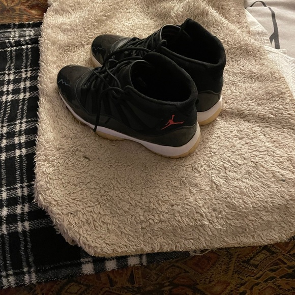 @airjordan 11 retro black w/red logo - Picture 6 of 6